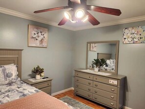 2 bedrooms, iron/ironing board, WiFi, bed sheets