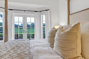 3 bedrooms, desk, iron/ironing board, WiFi