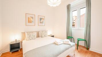 2 soveværelser, skrivebord, strygejern/strygebræt, internetforbindelse