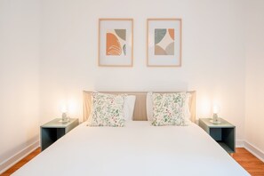 2 bedrooms, desk, iron/ironing board, internet
