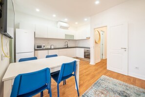 Frigorifero, microonde, forno, lavastoviglie