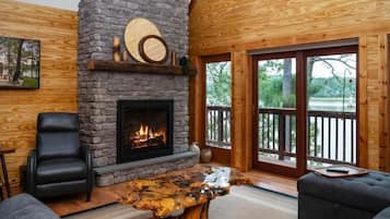 Smart TV, fireplace, DVD player