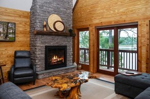 Smart TV, chimenea y reproductor de DVD