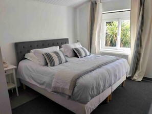 5 bedrooms, WiFi, bed sheets