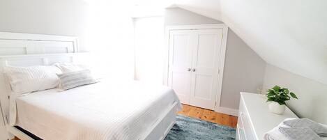 4 soverom, strykejern/-brett, wi-fi (inkludert) og sengetøy