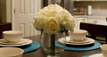 Retreat 5 bed, 4 room 3.8 mi. from Redding Airport