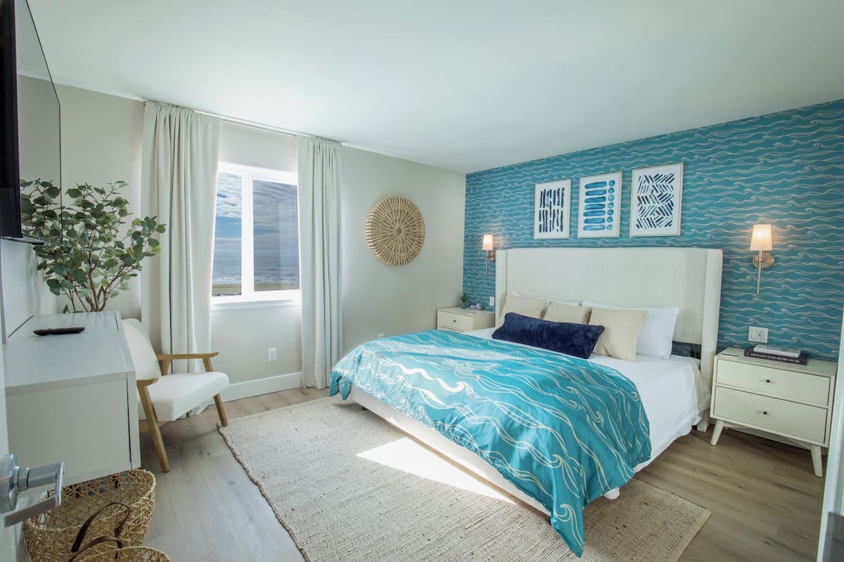 Standard Room | Iron/ironing board, bed sheets