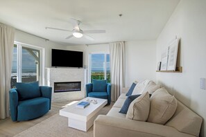 Premier Studio Suite | Iron/ironing board, bed sheets - Black Sands Inn (Shelter Cove)