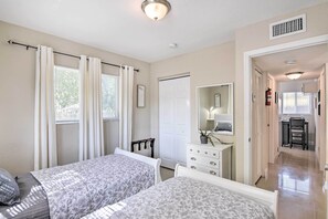 2 chambres, fer et planche à repasser, Wi-Fi, draps fournis