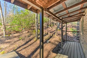 Property grounds - Blairsville Cabin w/ Fire Pit, 7 Mi to Dtwn! (Blairsville)