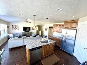 Interior - Cozy 6 bedroom with tons of living and sleep space (Orem)