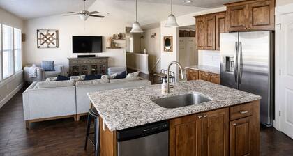 Cozy 6 bedroom with tons of living and sleep space