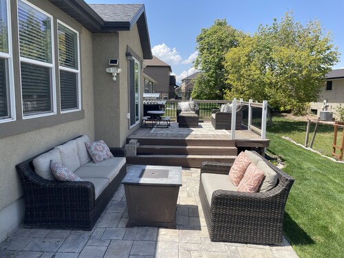 Cozy 6 bedroom with tons of living and sleep space