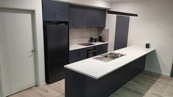 Refrigerador, microondas, horno y lavavajillas