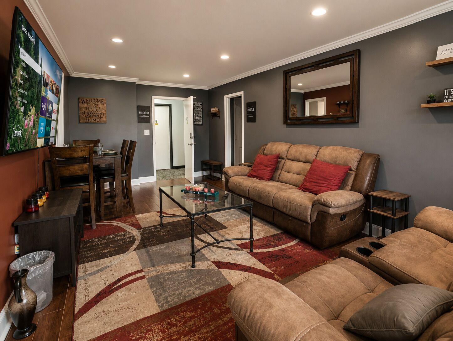 Apartamento Confort, 2 habitaciones, no fumadores, acceso a la piscina | Zona de estar | Smart TV de 65 pulgadas con canales por cable, una televisión