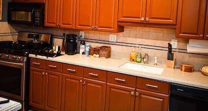 Perfect DTWN Condo with King beds