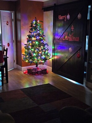 Bloc d'apartaments | Sala d'estar | Televisor intel·ligent de 50 polzades amb canals per cable i televisor 