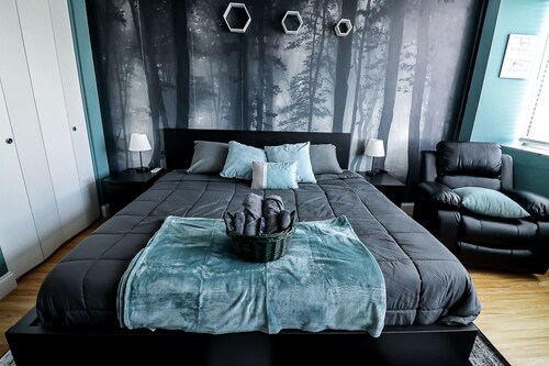 Perfect DTWN Condo with King beds