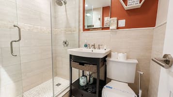Comfort Condo, 2 Bedrooms, Non Smoking, Pool Access | Bathroom
