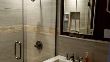 Condo | Bathroom | Combined shower/bathtub, hair dryer