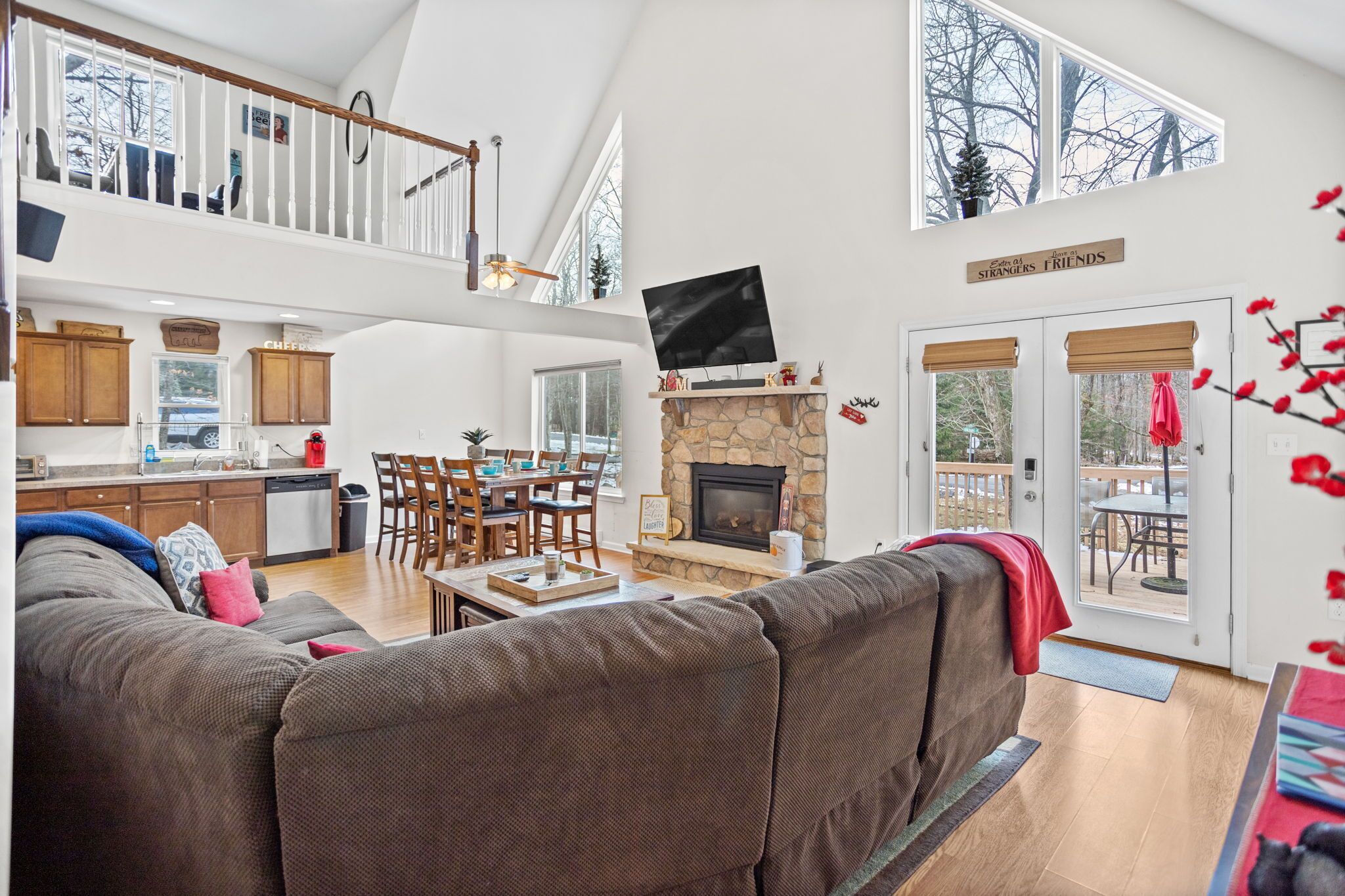 Smart TV, fireplace