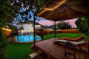 Outdoor pool - Luxury 6 Bedroom Sleeps 12 Home in N Dallas Pool (Dallas)
