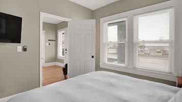 2 bedrooms, individually decorated, individually furnished, desk