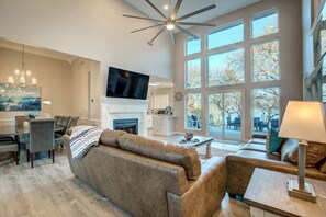 Smart-TV, Kamin, Videospiele