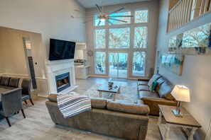 TV connectée, cheminée, jeux vidéo