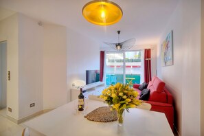 TV - 2 PIECES MODERNE  300 m plages Croisette A1B238 (Cannes)