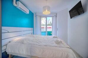 1 bedroom, iron/ironing board, travel crib, free WiFi - 2 PIECES MODERNE  300 m plages Croisette A1B238 (Cannes)