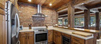 Gorgeous Historic Home in Olympic Valley, Close to Palisades Village, on Mountain Shuttle Route!