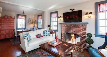The Monroe - Free Parking + Backyard Retreat