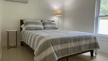 2 Schlafzimmer, Schreibtisch, Bügeleisen/Bügelbrett, Reisekinderbett