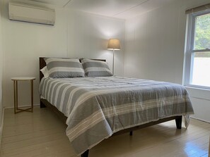 2 bedrooms, desk, iron/ironing board, travel cot