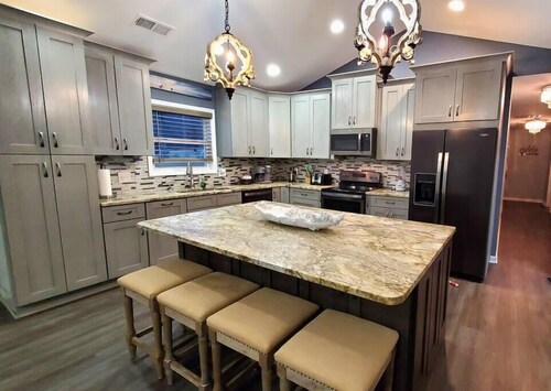 Lakefront Retreat – Sleeps 16