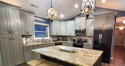 Lakefront Retreat – Sleeps 16