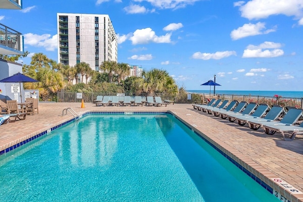 Piscina coperta, piscina all'aperto