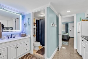 1 bedroom, iron/ironing board, free WiFi, bed sheets - Ocean View King Suite w/ Private Balcony/Pools + Beach Access/Sleeps 4 (Myrtle Beach)