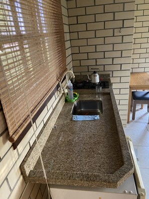 Standard-Ferienhütte | Eigene Küche | Mini-Kühlschrank, Herdplatte, Toaster, Kochgeschirr/Geschirr/Besteck