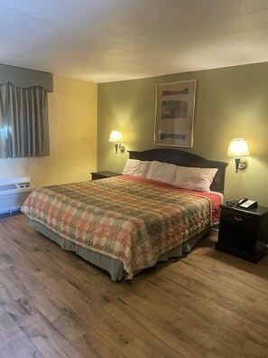 Basic Room | Soundproofing, iron/ironing board, free WiFi
