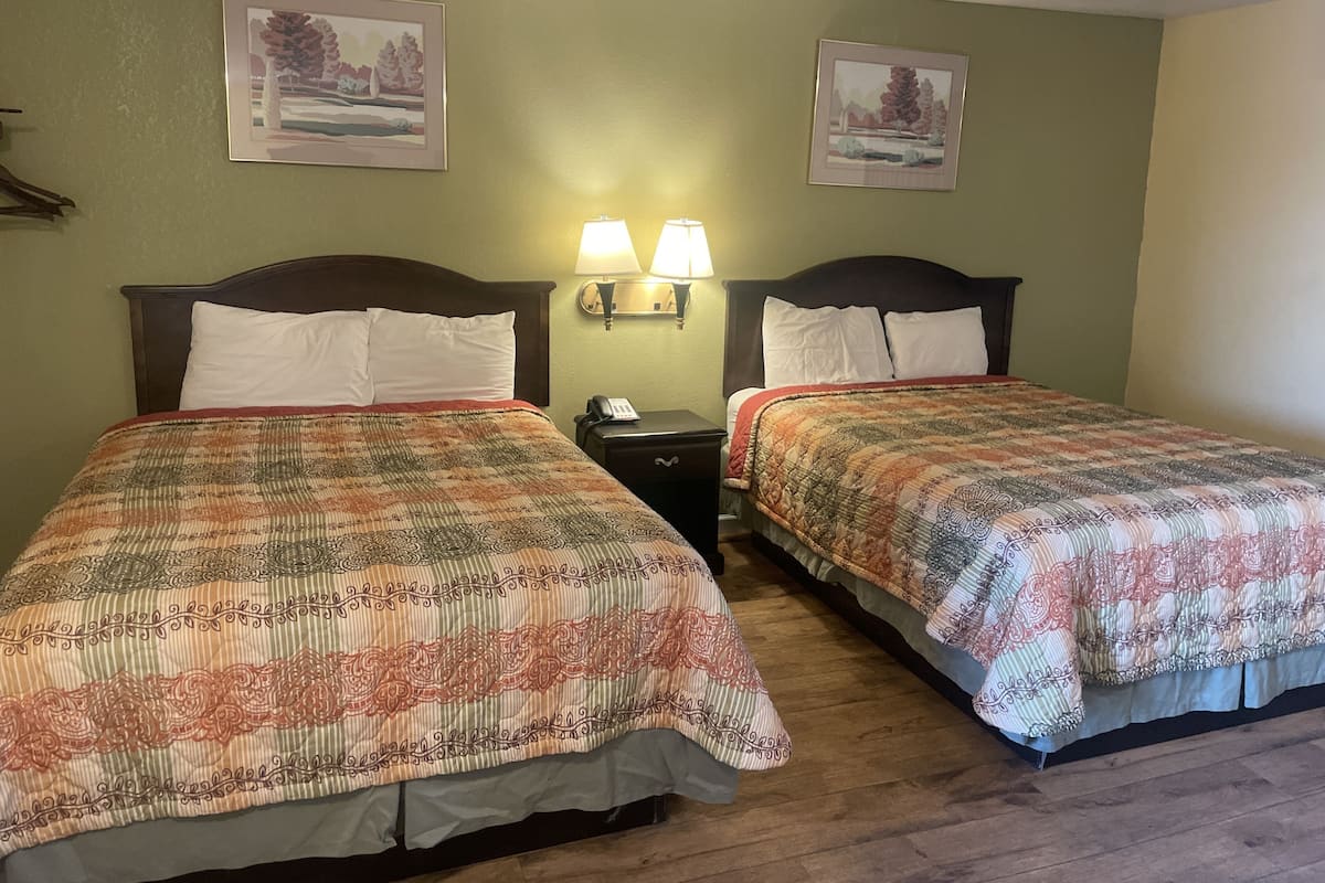Double Room | Soundproofing, iron/ironing board (on request), WiFi (free)