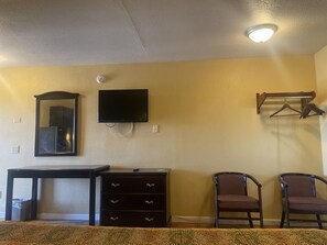 Basic Room | Soundproofing, iron/ironing board, free WiFi