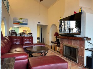 Smart TV, fireplace
