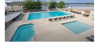 Two Bedroom, Luxury Condo, Osage Beach, Missouri (3231791)
