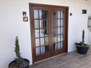 Rom – superior, 1 kingsize-seng, fjellutsikt | Terrasse/patio