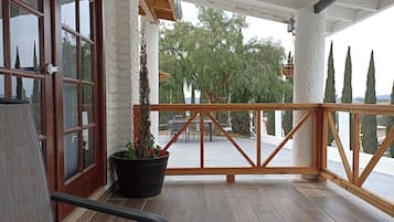 غرفة سوبيريور - سرير ملكي - منظر للجبل | شرفة/رواق