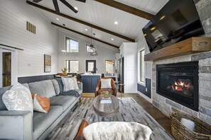 Smart TV y chimenea