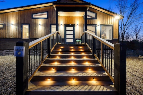 Couples, Hot Tub, Fire Pit, Pet Friendly, Peace & Quiet