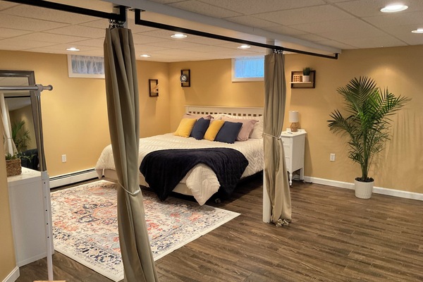 3 bedrooms, iron/ironing board, WiFi, bed sheets